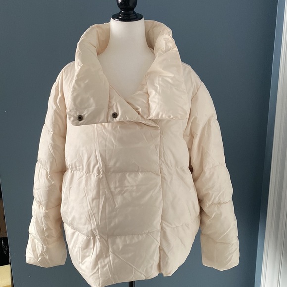 NWT Cream Winter Puffer Jacket - Picture 2 of 5